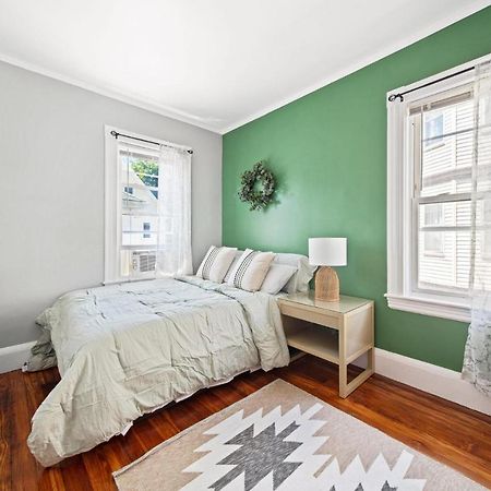 Cozy Up In 5Br Apt Near Charming Oak Square Бостън Екстериор снимка