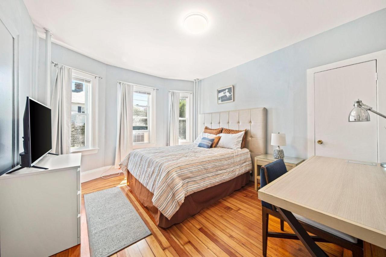 Cozy Up In 5Br Apt Near Charming Oak Square Бостън Екстериор снимка