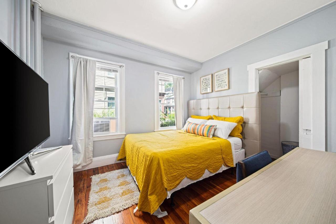 Cozy Up In 5Br Apt Near Charming Oak Square Бостън Екстериор снимка