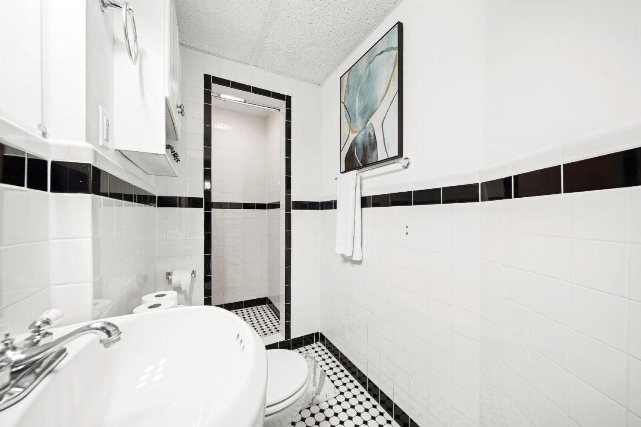 Cozy Up In 5Br Apt Near Charming Oak Square Бостън Екстериор снимка