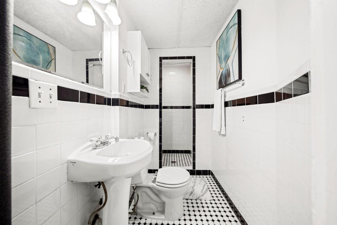 Cozy Up In 5Br Apt Near Charming Oak Square Бостън Екстериор снимка
