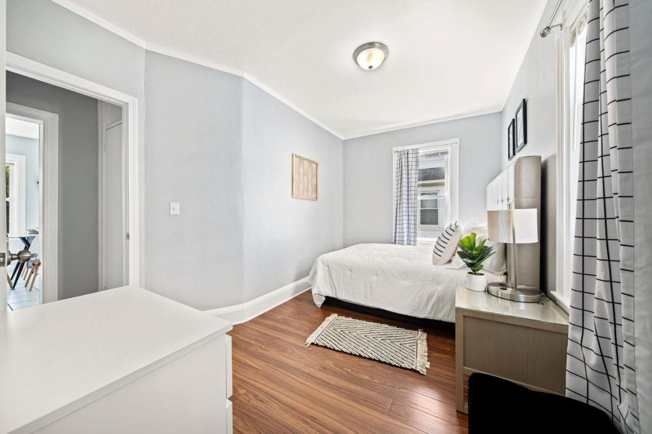 Cozy Up In 5Br Apt Near Charming Oak Square Бостън Екстериор снимка