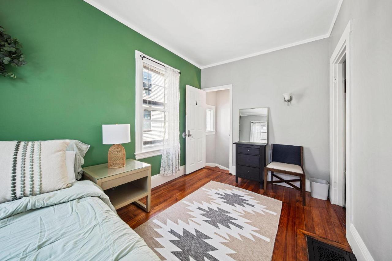 Cozy Up In 5Br Apt Near Charming Oak Square Бостън Екстериор снимка