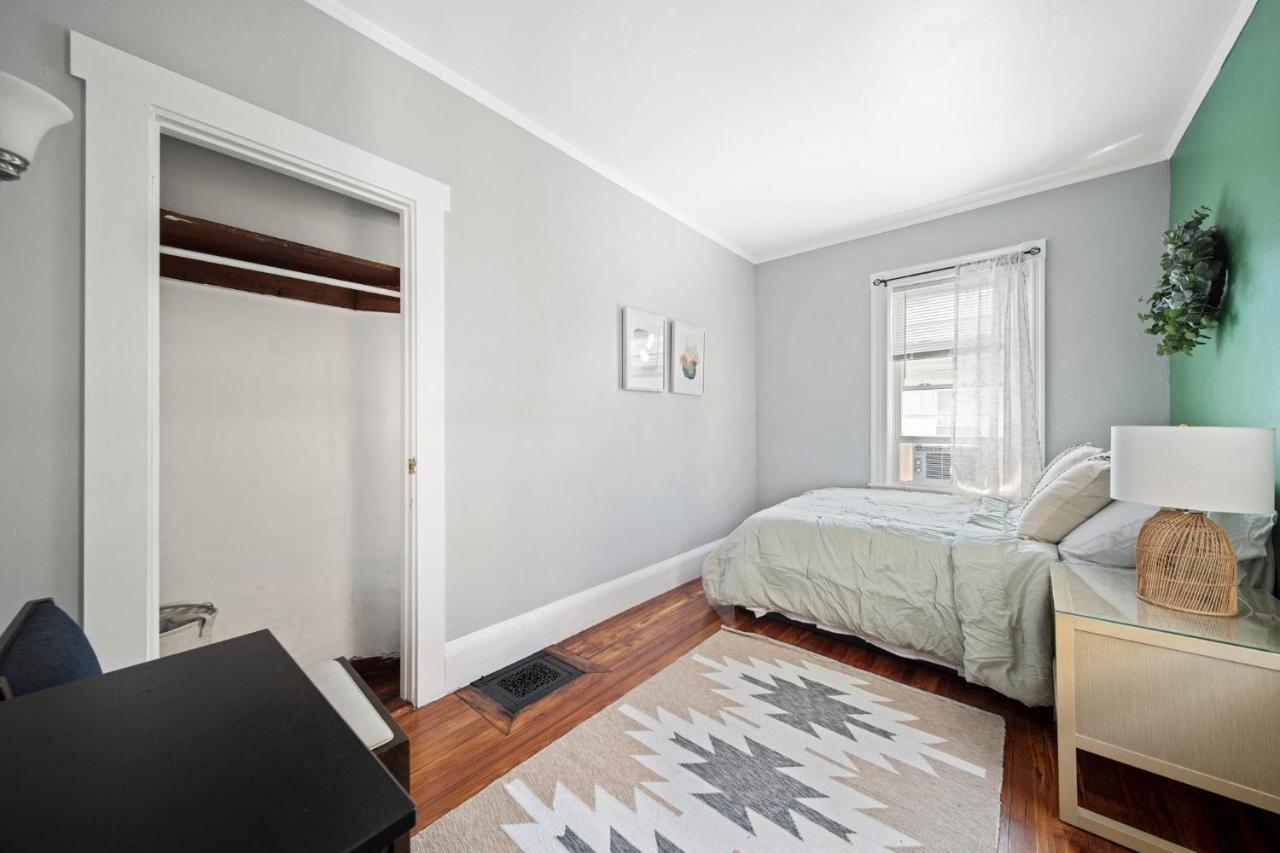 Cozy Up In 5Br Apt Near Charming Oak Square Бостън Екстериор снимка