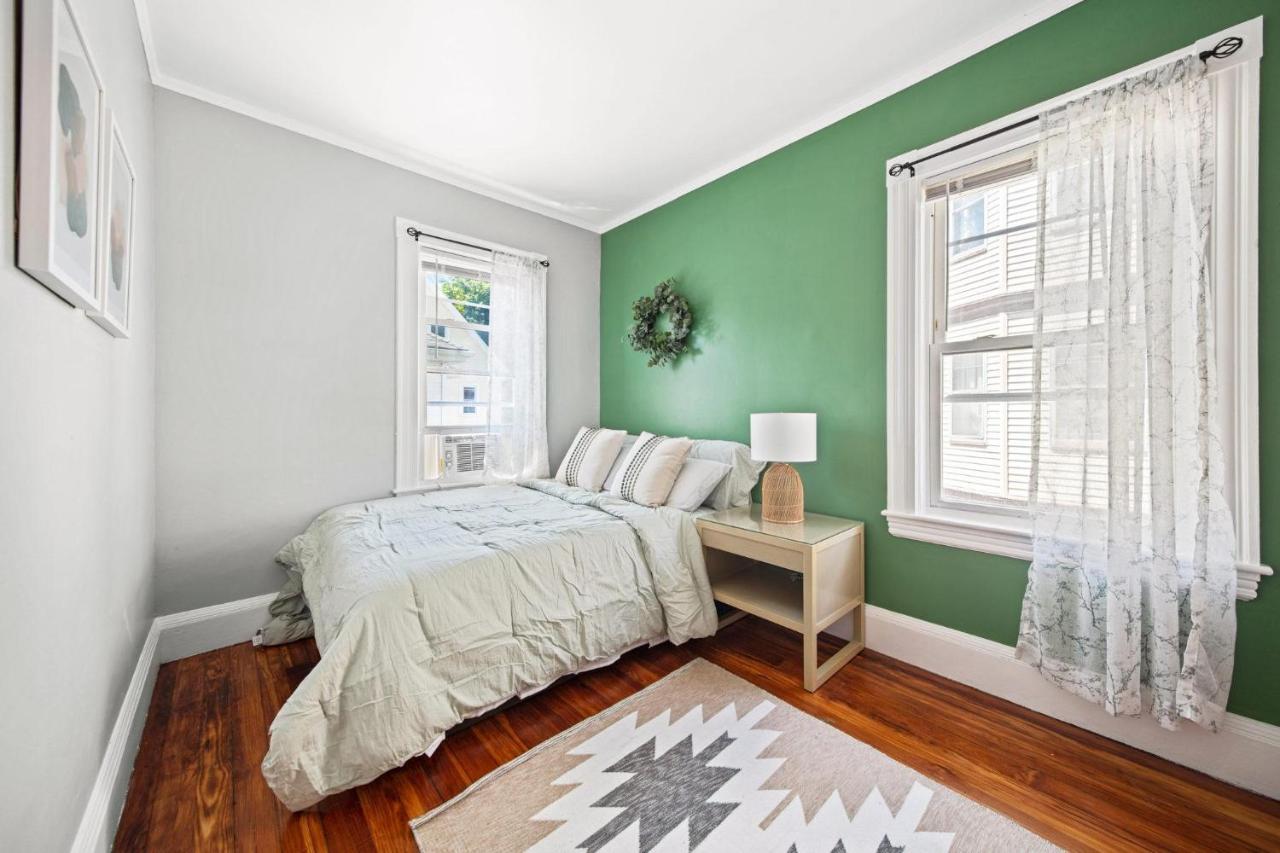 Cozy Up In 5Br Apt Near Charming Oak Square Бостън Екстериор снимка